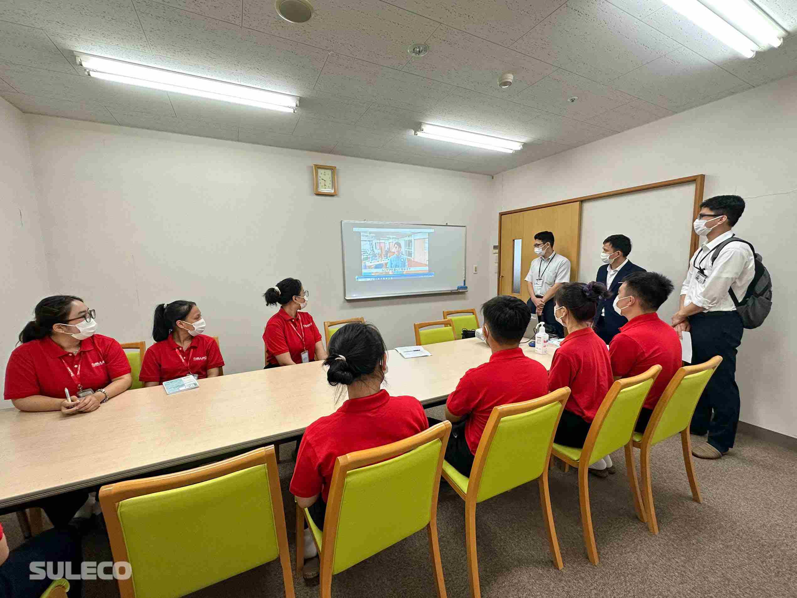 Người lao động nghe giải thích về Bảo hiểm xã hội Chế độ phúc lợi Xuất khẩu lao động Nhật Bản