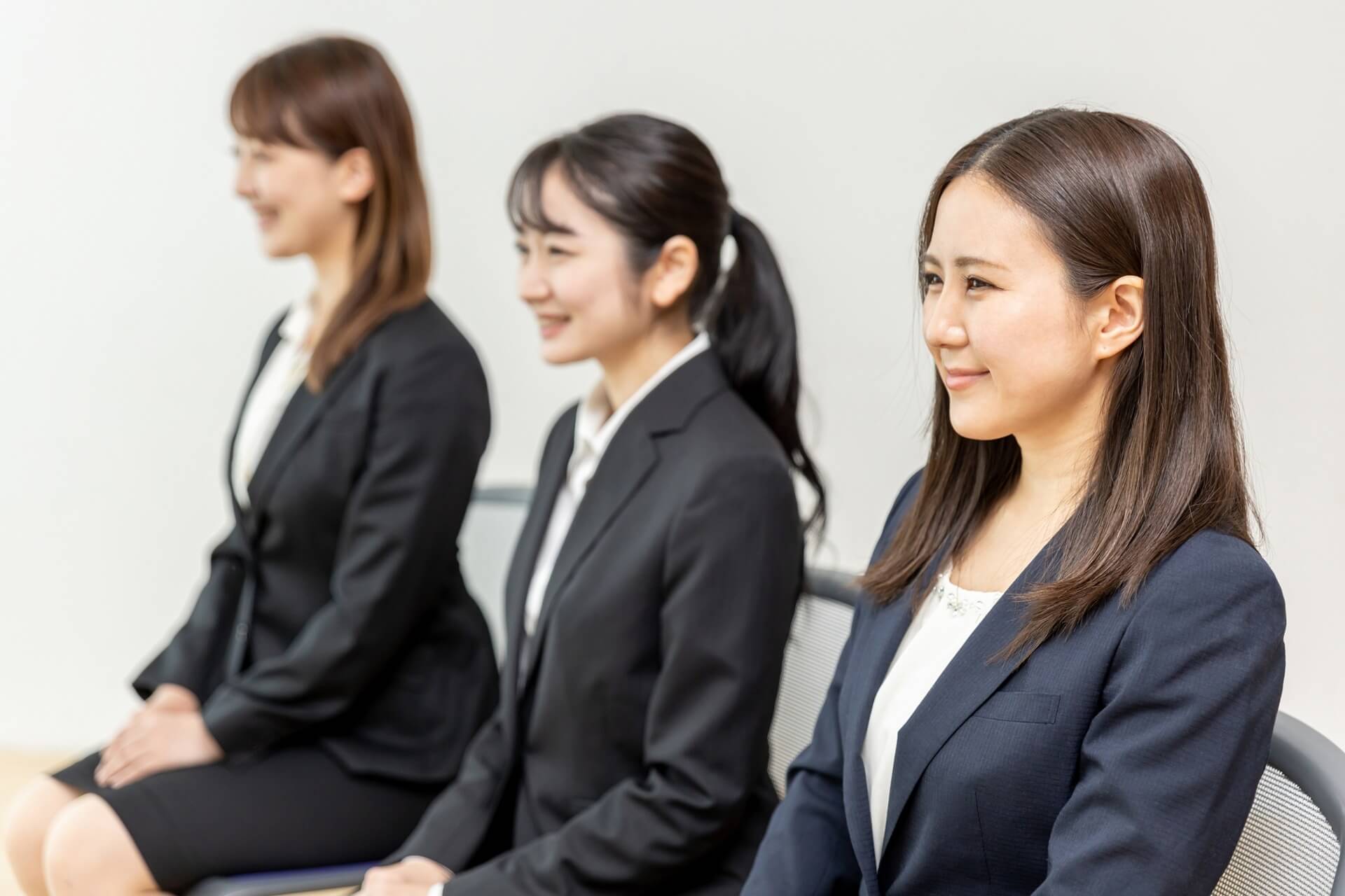 Trang phục và thái độ ứng viên